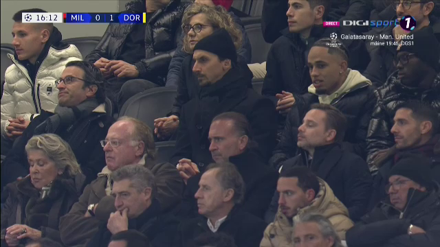 Zlatan Ibrahimovic s-a îmbrăcat bine și și-a făcut apariția pe 