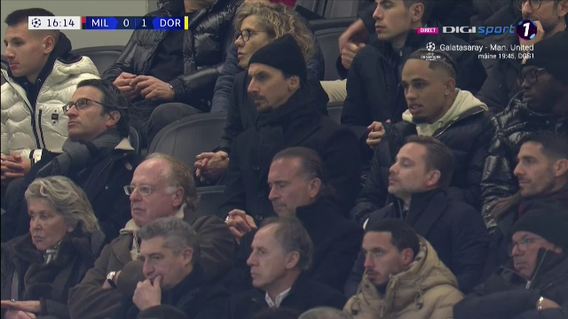 Zlatan Ibrahimovic s-a îmbrăcat bine și și-a făcut apariția pe 