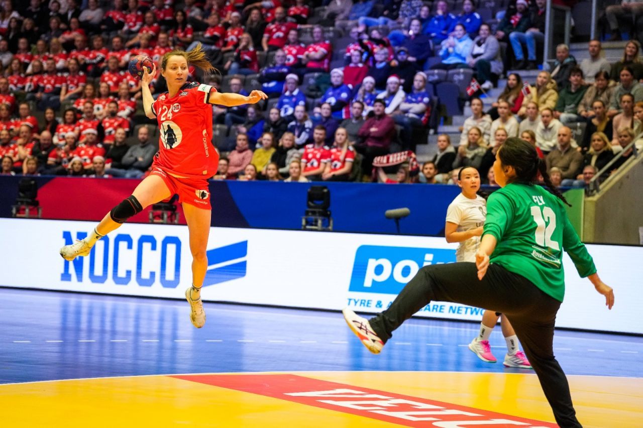 Norvegia a făcut instrucție cu Groenlanda la Campionatul Mondial de Handbal Feminin. Cu ce scor s-a terminat meciul _4