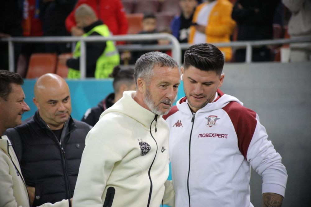 Mia Khalifa nu a uitat de unde a plecat! Fosta actrita vinde obiectul cu care a scris istorie in industria filmelor pentru adulti! Ce vrea sa faca cu banii_15