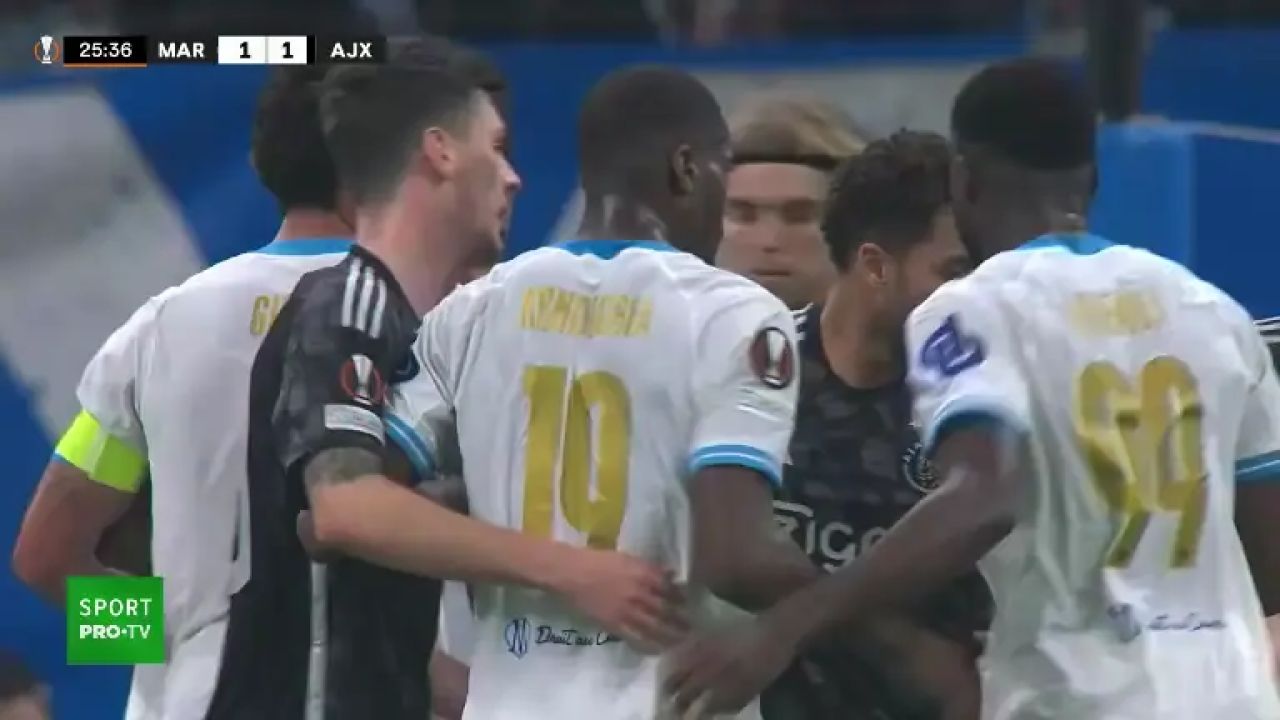 TOCMAI s-a dat golul anului in meciul lui Ianis! A marcat ca GICA HAGI cu un sut extraterestru de la centrul terenului! Faza care face inconjurul lumii_14
