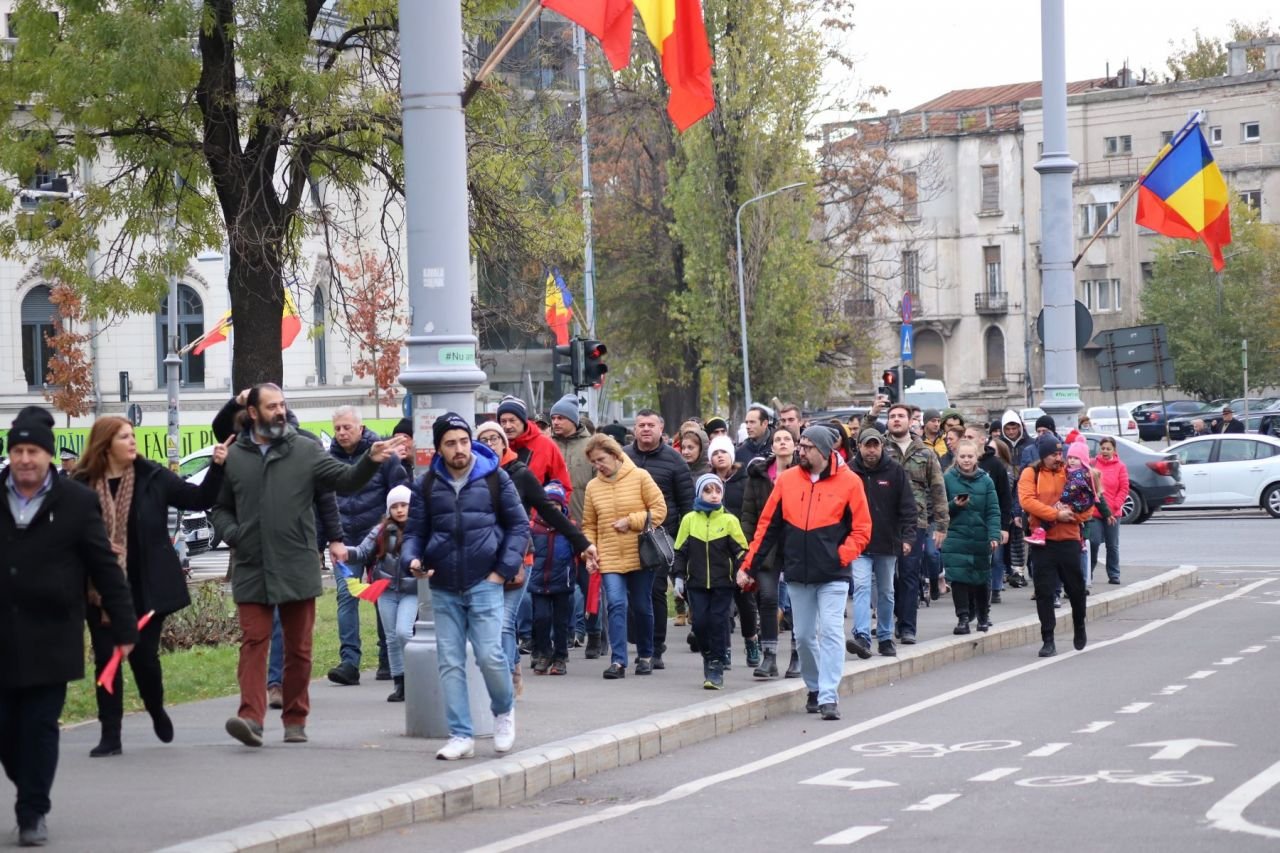 La defilarea de Ziua Națională, mai mulți spectatori ca pe Arena Națională!_3