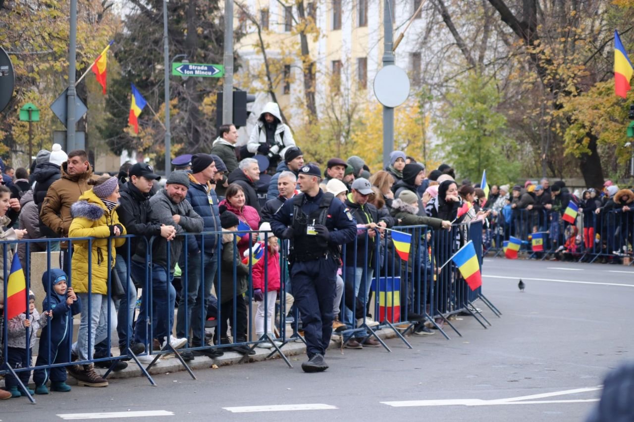 La defilarea de Ziua Națională, mai mulți spectatori ca pe Arena Națională!_6