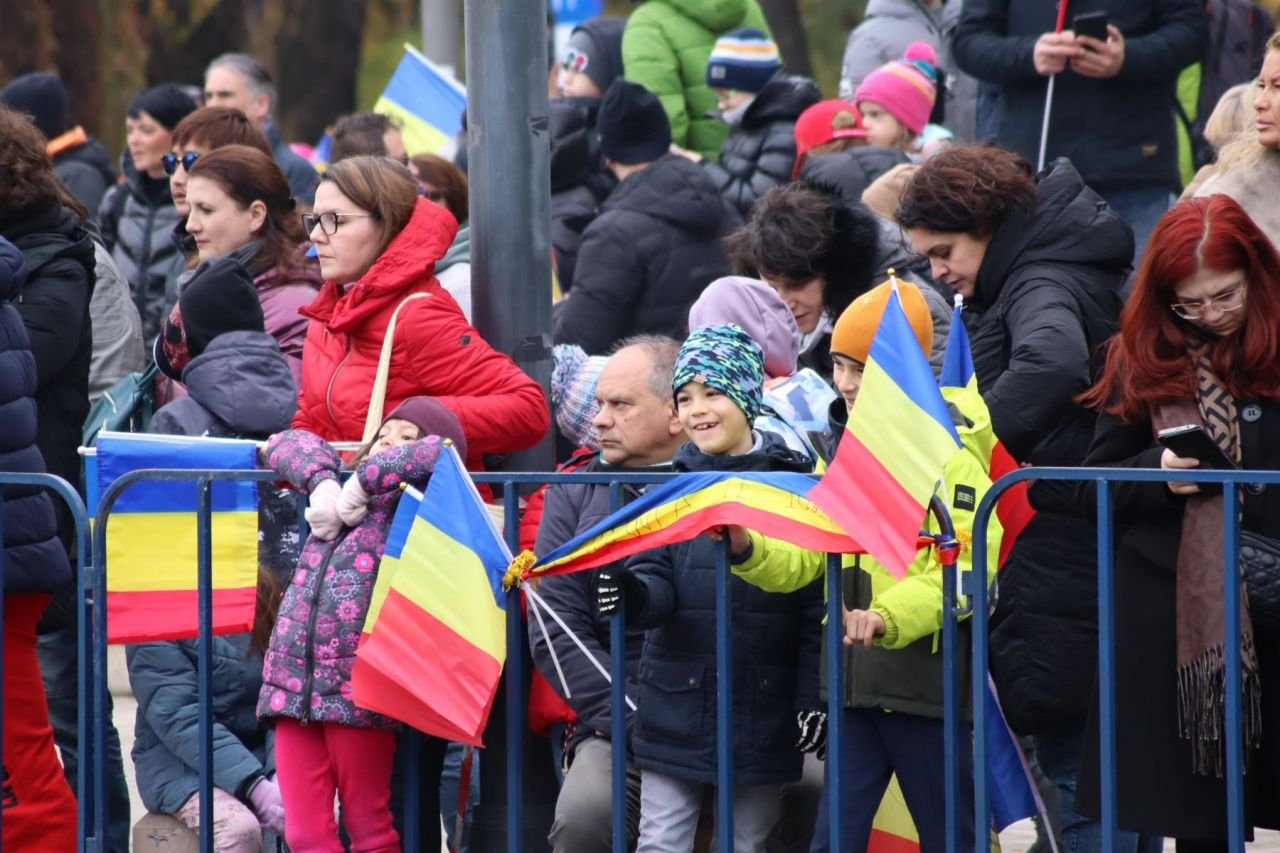 La defilarea de Ziua Națională, mai mulți spectatori ca pe Arena Națională!_7