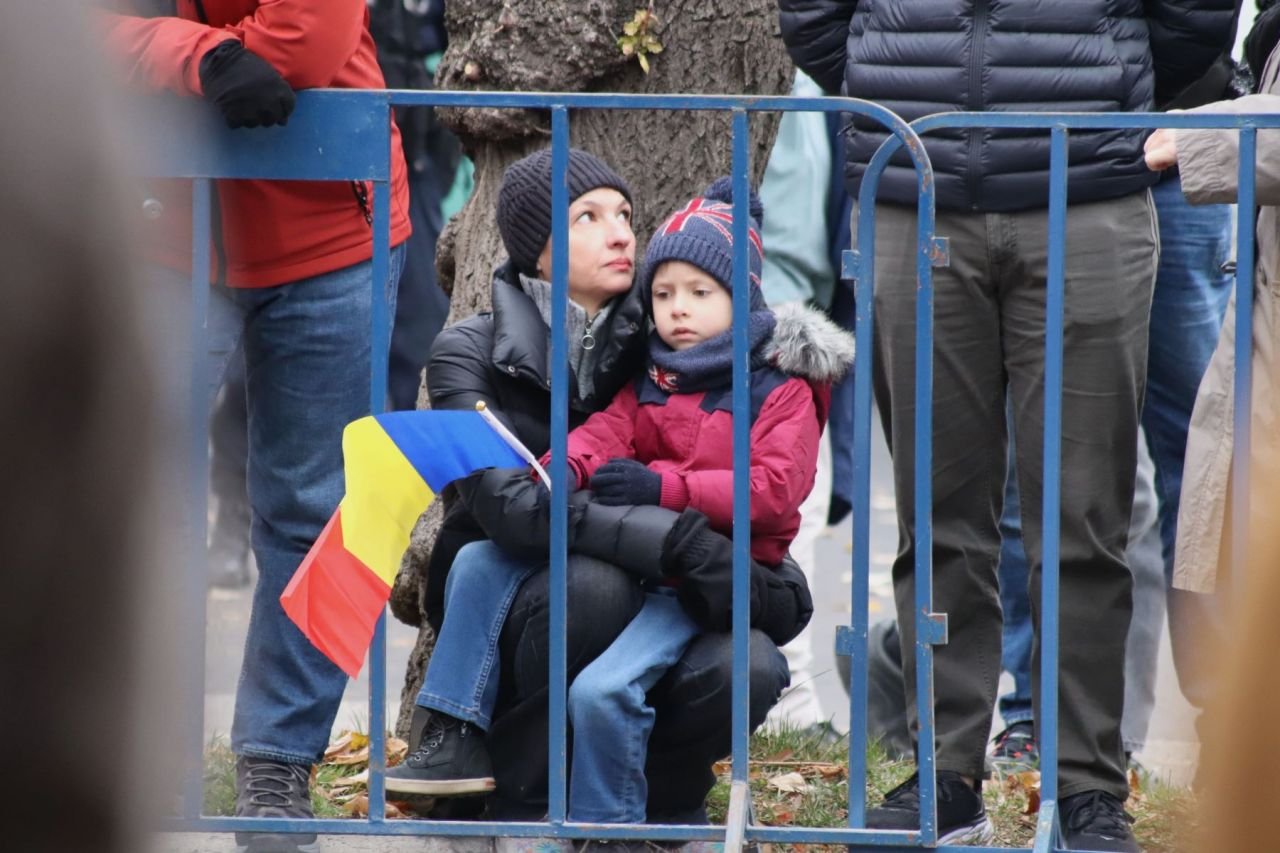 La defilarea de Ziua Națională, mai mulți spectatori ca pe Arena Națională!_10
