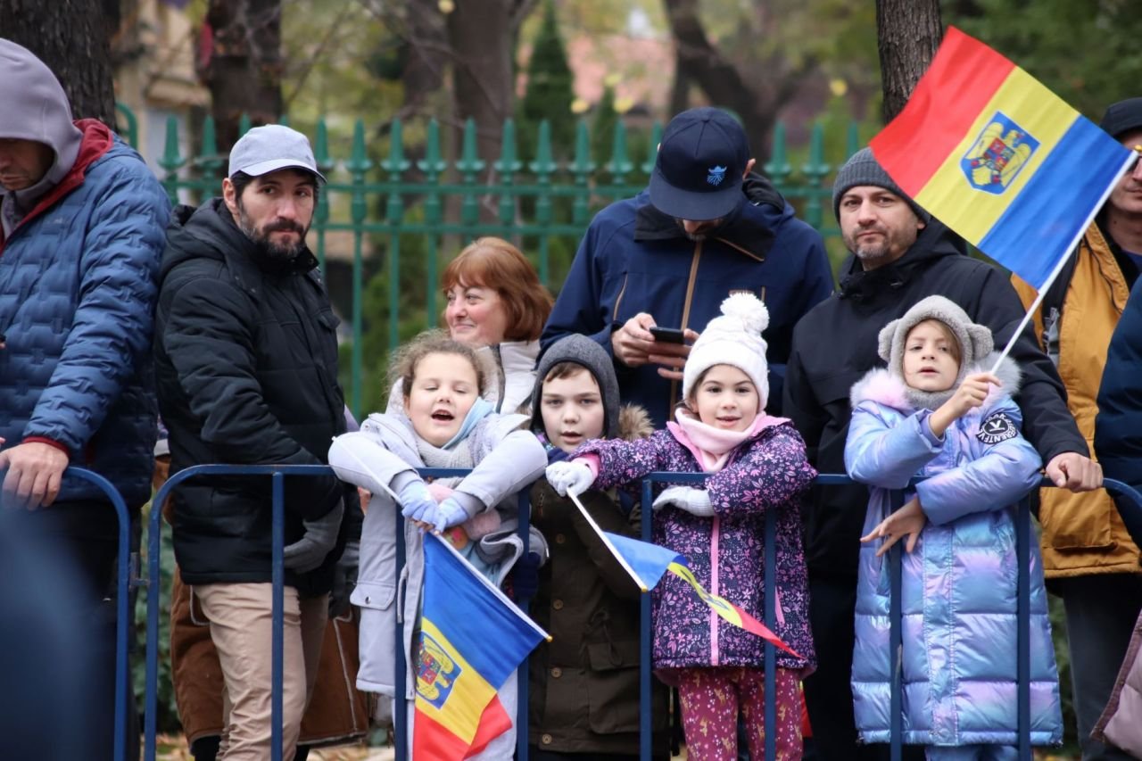 La defilarea de Ziua Națională, mai mulți spectatori ca pe Arena Națională!_11