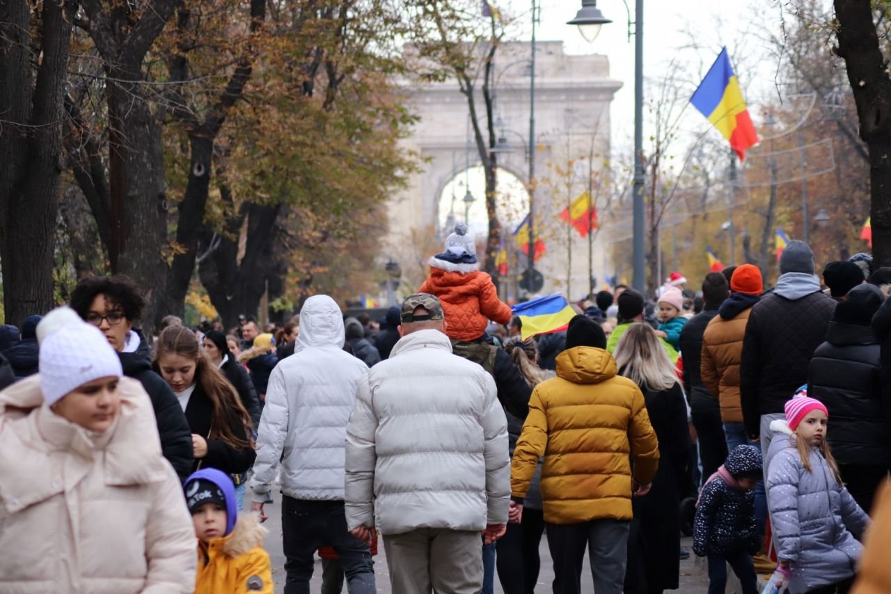 La defilarea de Ziua Națională, mai mulți spectatori ca pe Arena Națională!_16