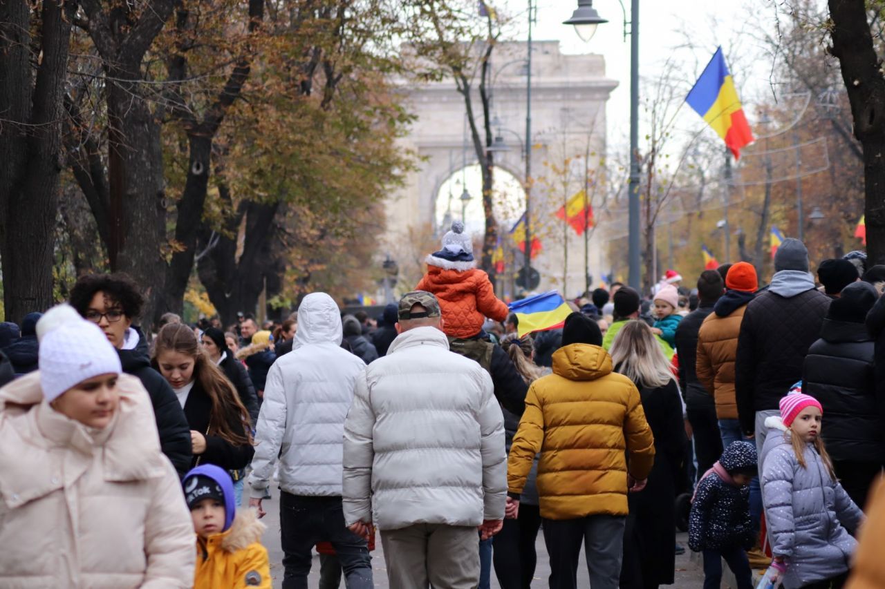 La defilarea de Ziua Națională, mai mulți spectatori ca pe Arena Națională!_16