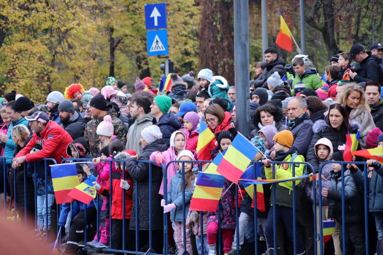 La defilarea de Ziua Națională, mai mulți spectatori ca pe Arena Națională!_18
