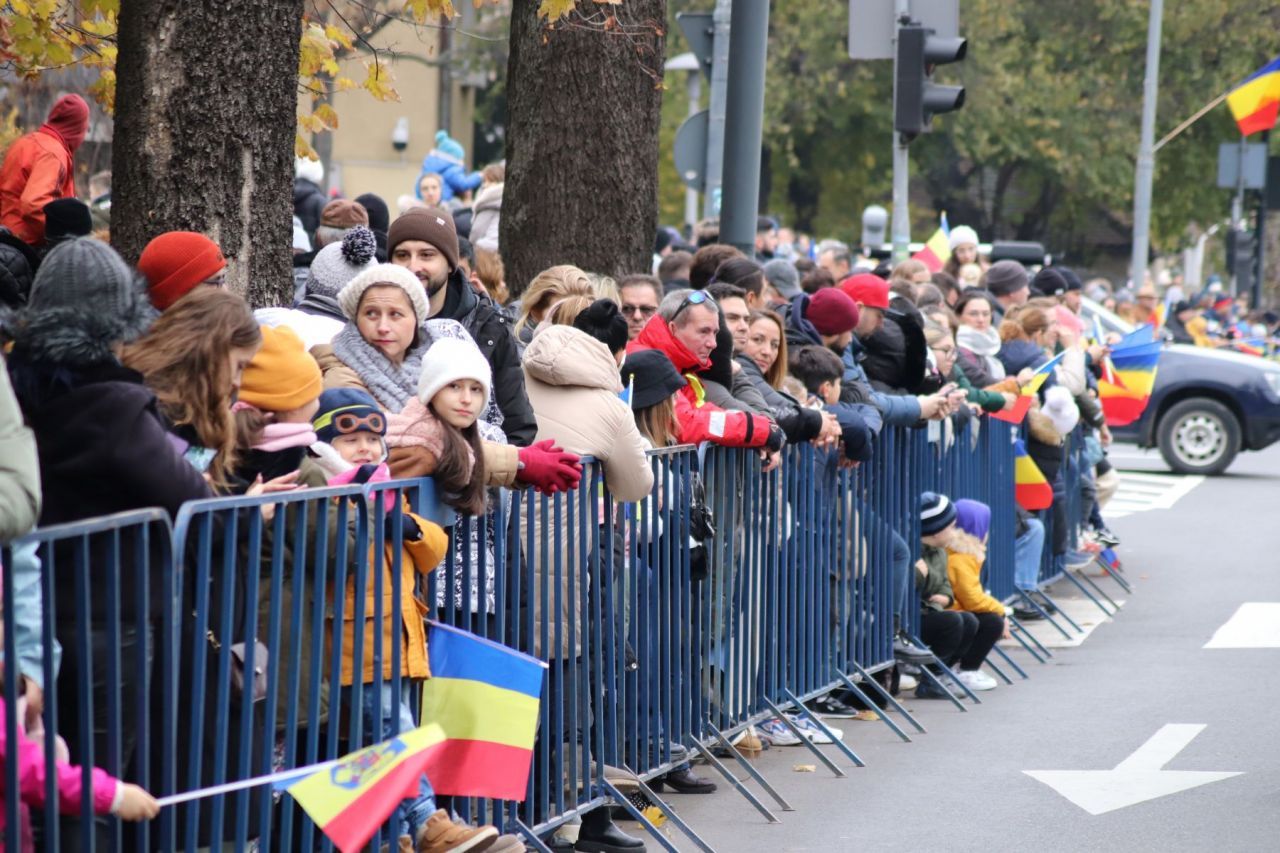 La defilarea de Ziua Națională, mai mulți spectatori ca pe Arena Națională!_19