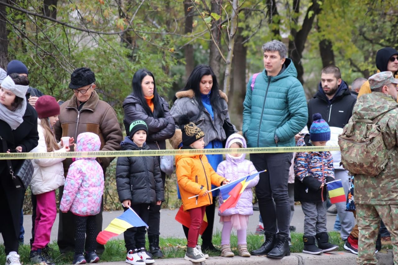 La defilarea de Ziua Națională, mai mulți spectatori ca pe Arena Națională!_22