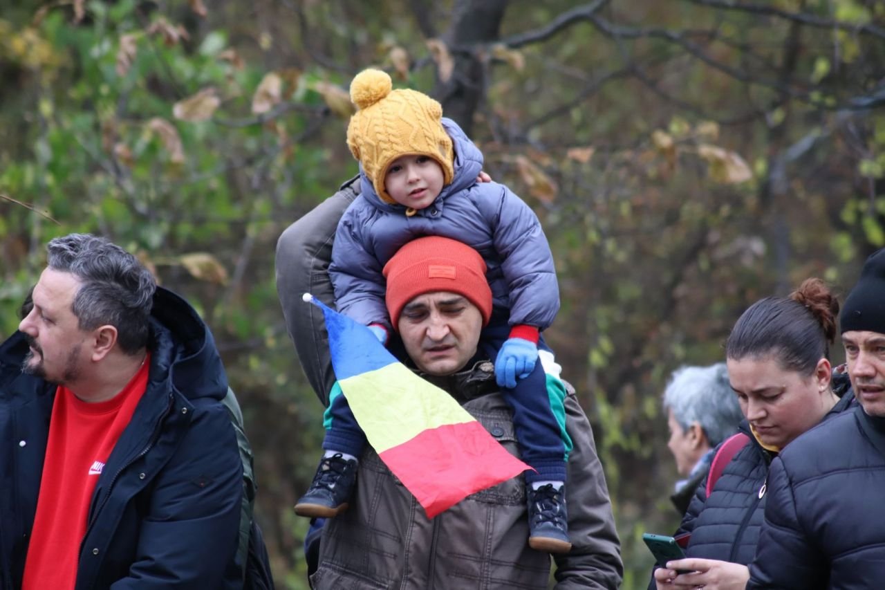 La defilarea de Ziua Națională, mai mulți spectatori ca pe Arena Națională!_23
