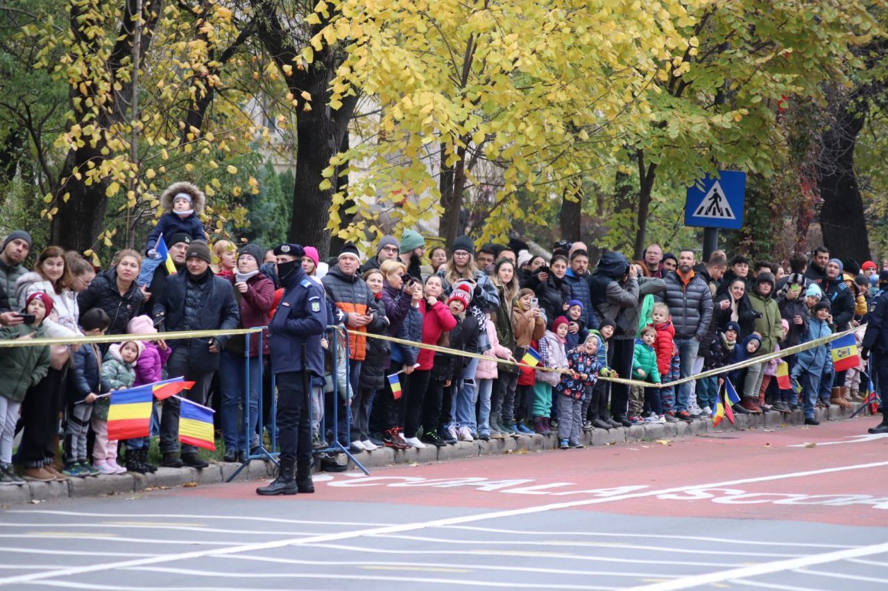 La defilarea de Ziua Națională, mai mulți spectatori ca pe Arena Națională!_24