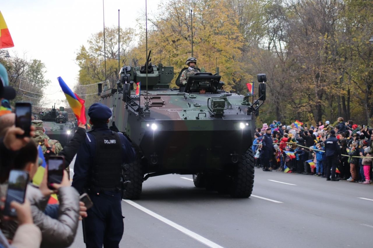 La defilarea de Ziua Națională, mai mulți spectatori ca pe Arena Națională!_41
