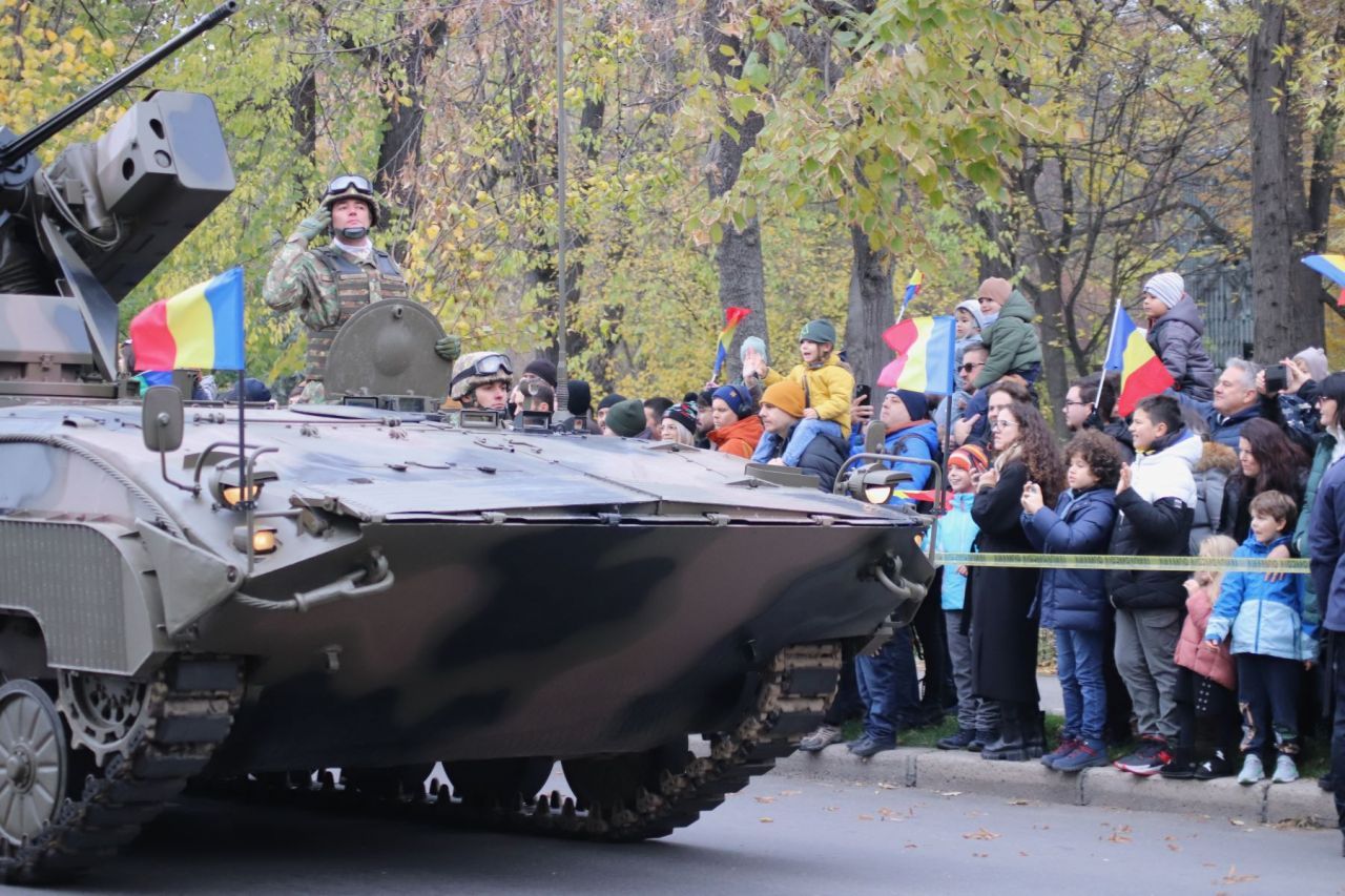 La defilarea de Ziua Națională, mai mulți spectatori ca pe Arena Națională!_45