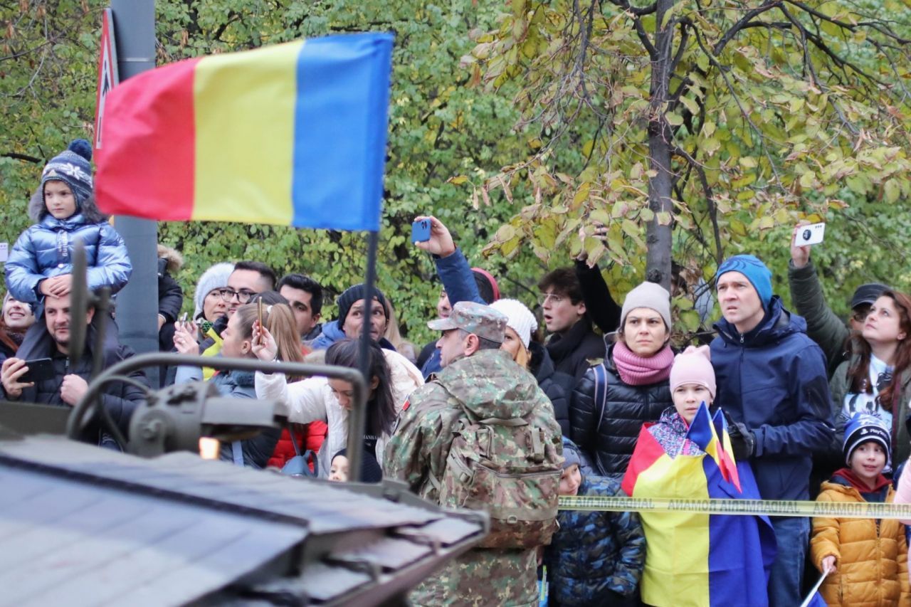 La defilarea de Ziua Națională, mai mulți spectatori ca pe Arena Națională!_47