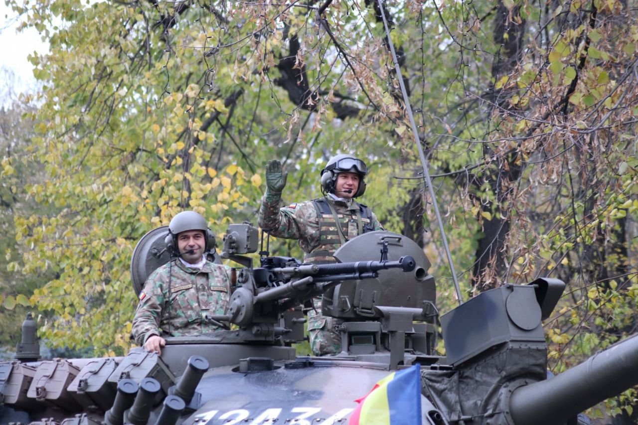 La defilarea de Ziua Națională, mai mulți spectatori ca pe Arena Națională!_49
