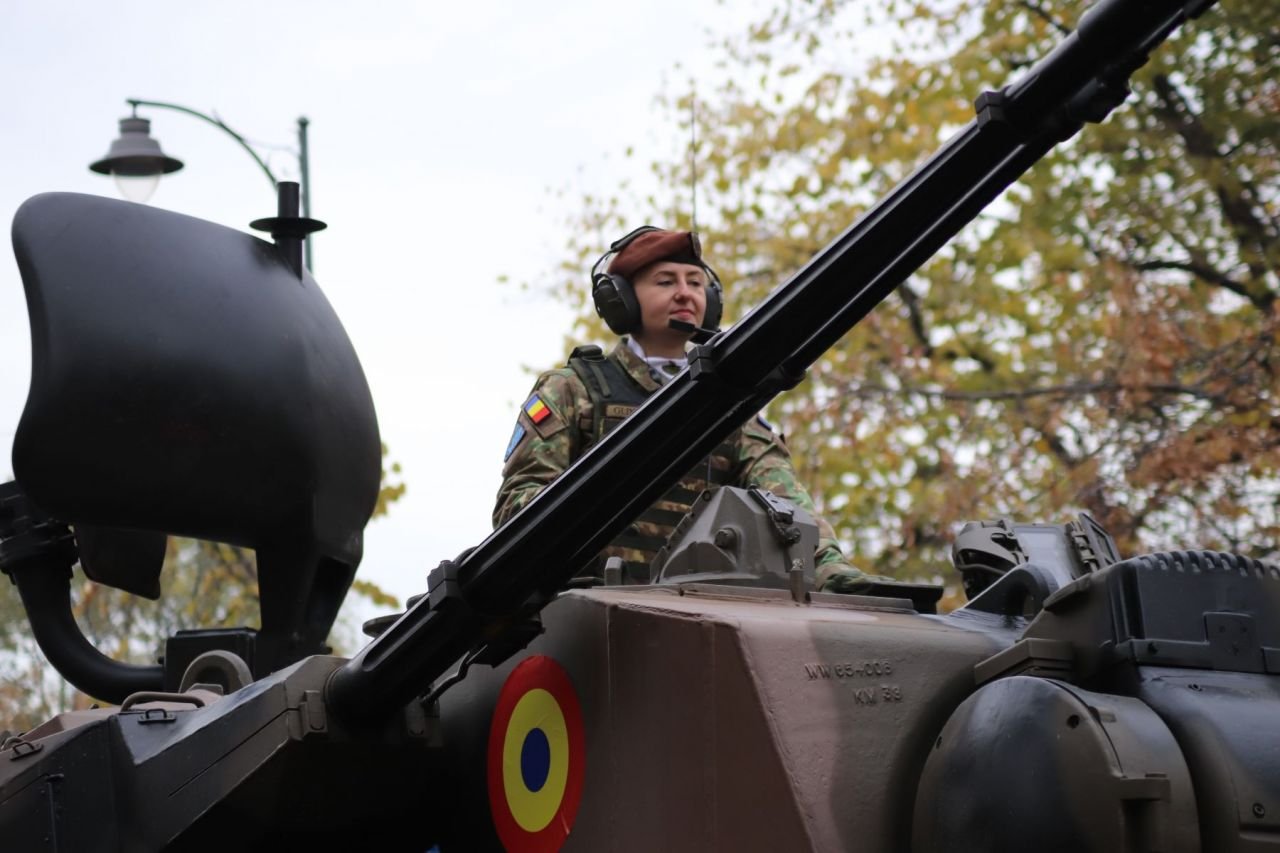 La defilarea de Ziua Națională, mai mulți spectatori ca pe Arena Națională!_50