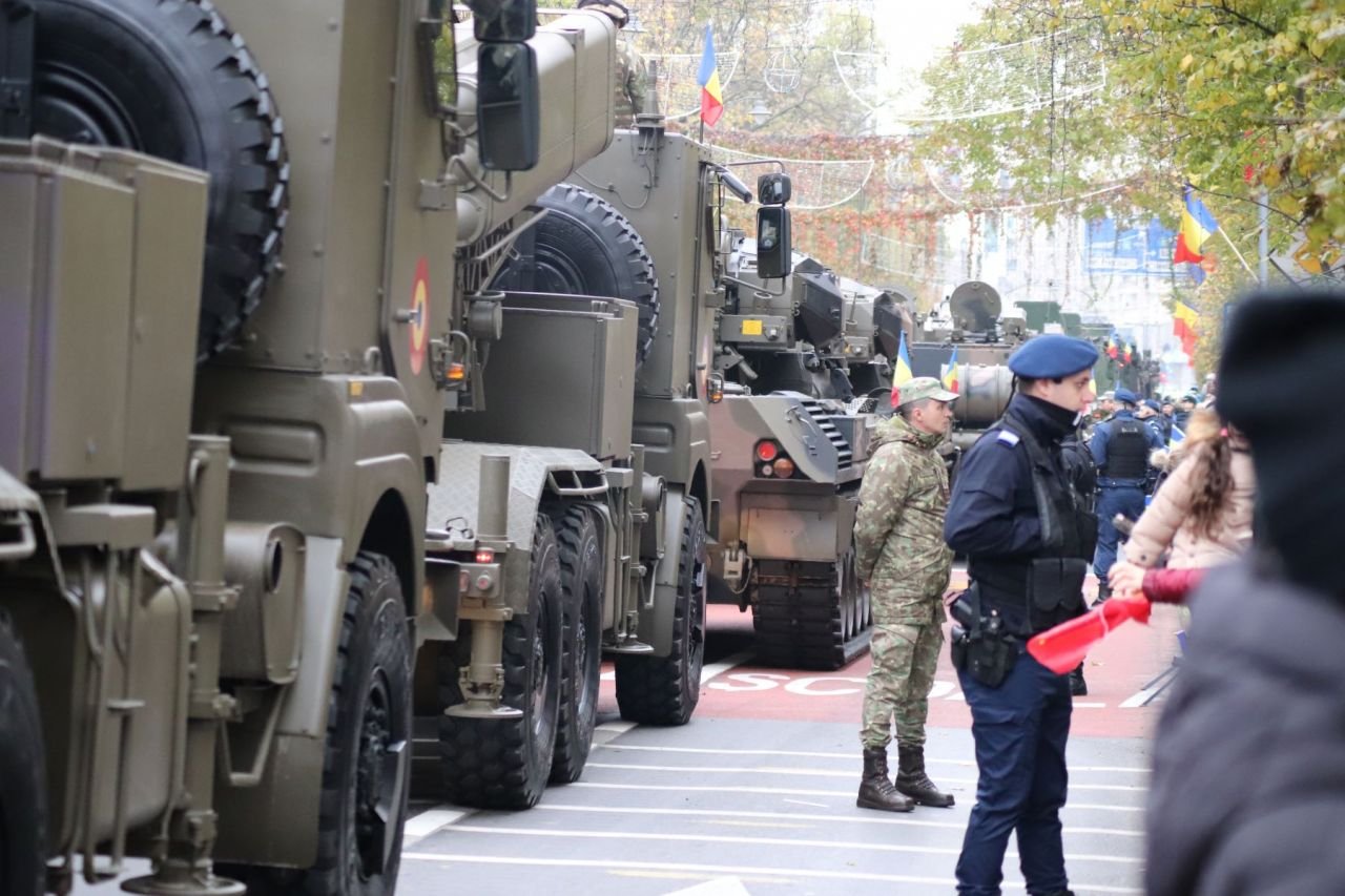 La defilarea de Ziua Națională, mai mulți spectatori ca pe Arena Națională!_56