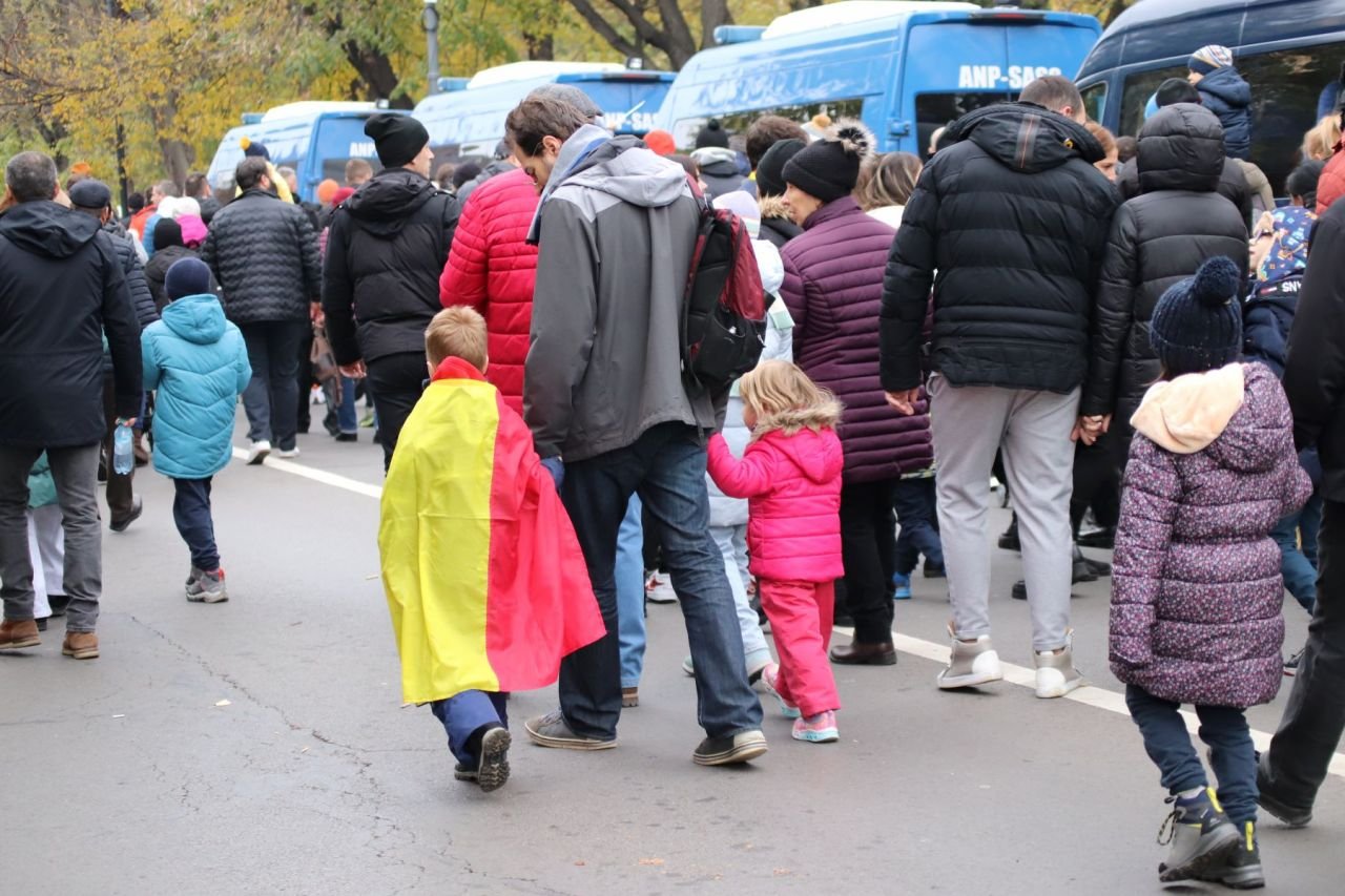 La defilarea de Ziua Națională, mai mulți spectatori ca pe Arena Națională!_58