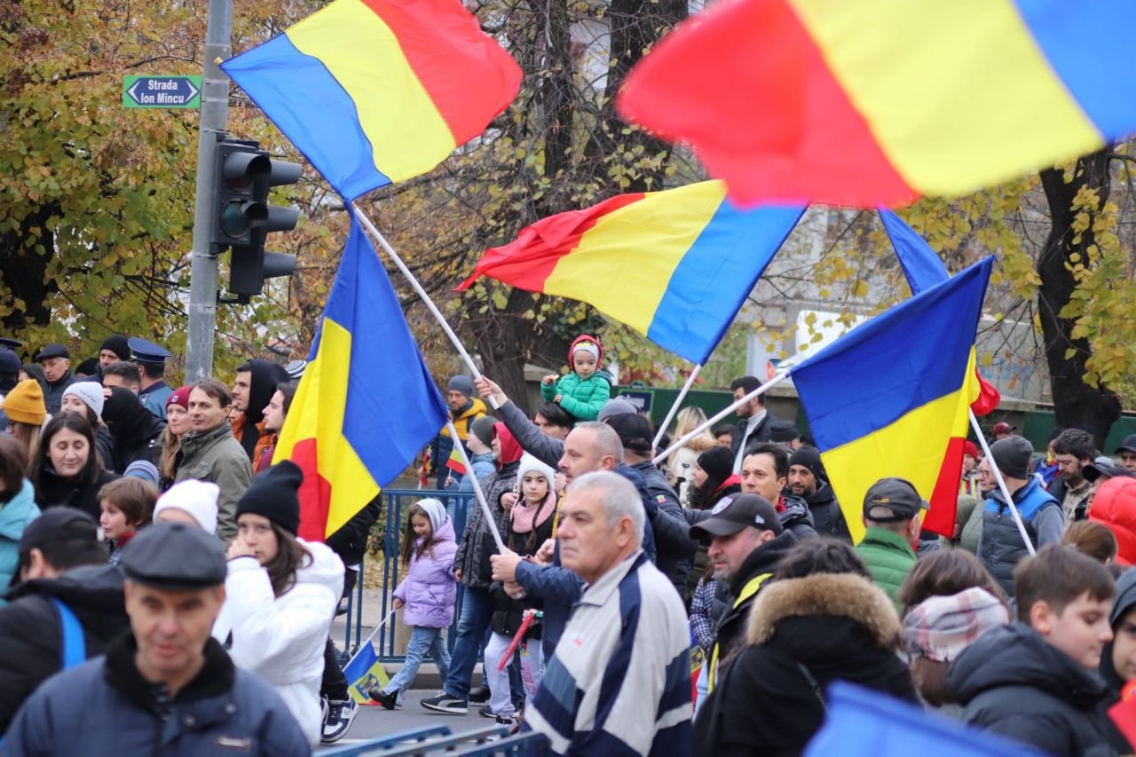 La defilarea de Ziua Națională, mai mulți spectatori ca pe Arena Națională!_59