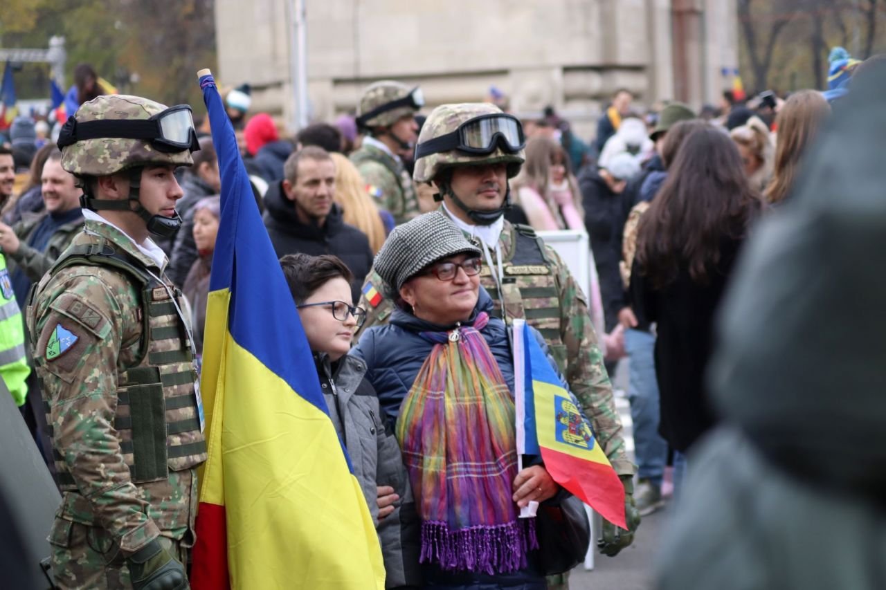 La defilarea de Ziua Națională, mai mulți spectatori ca pe Arena Națională!_65