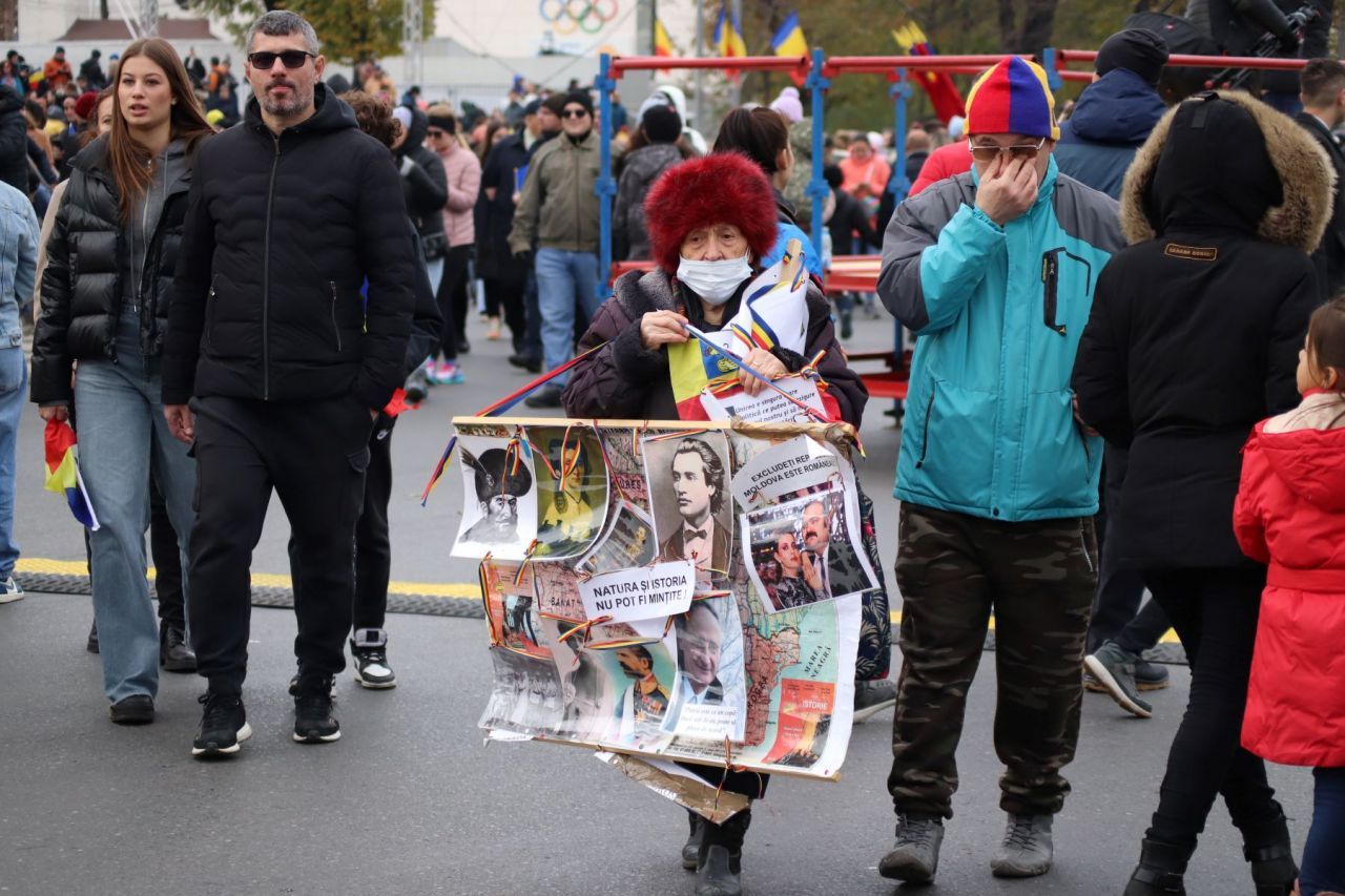 La defilarea de Ziua Națională, mai mulți spectatori ca pe Arena Națională!_66
