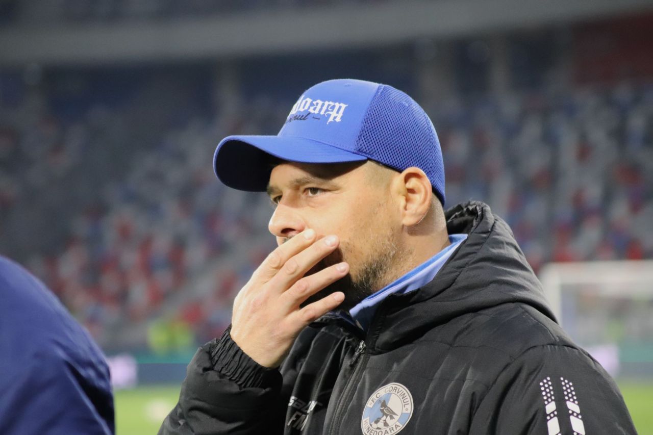 Primul antrenor contactat de Dinamo, după plecarea lui Burcă: