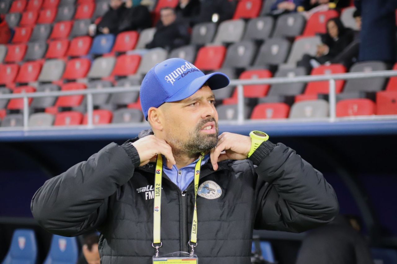 Primul antrenor contactat de Dinamo, după plecarea lui Burcă: