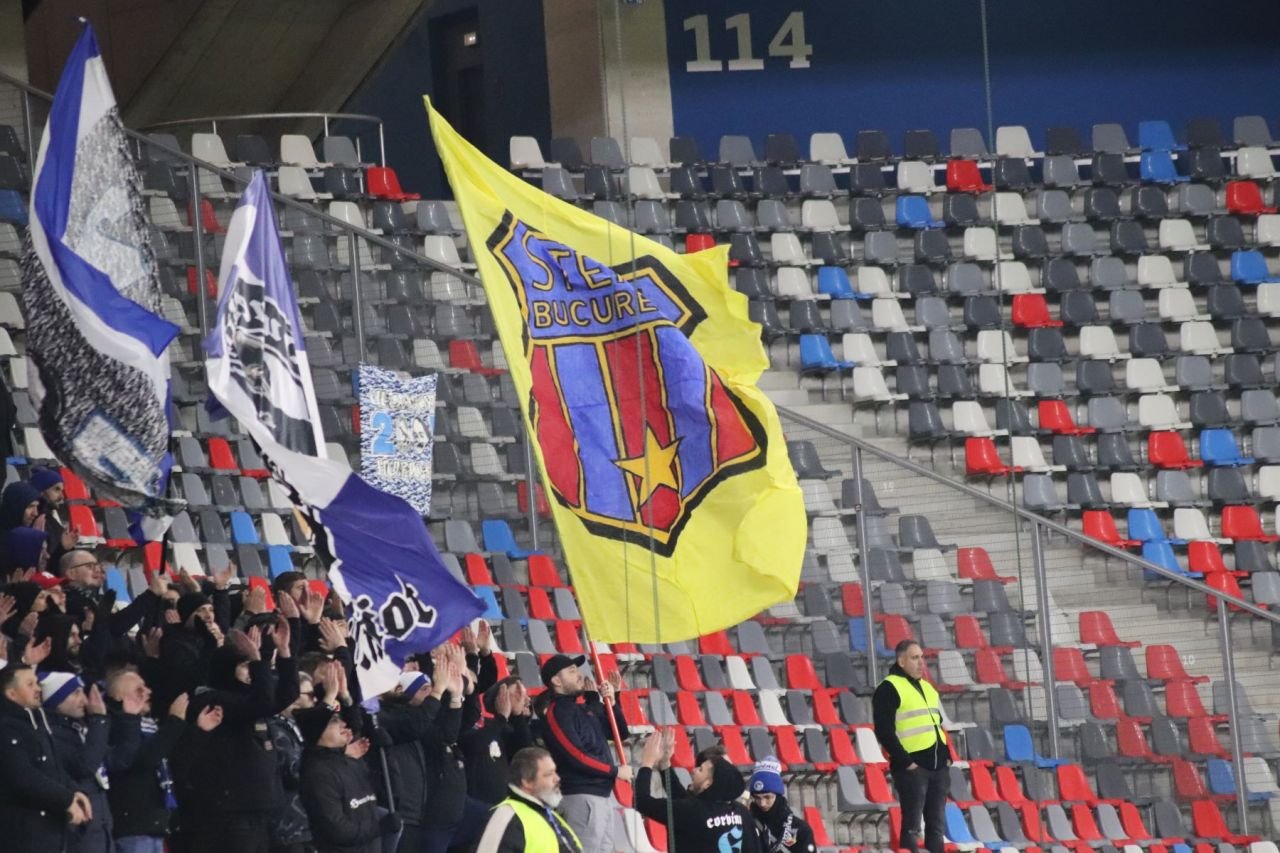 Meci ciudat în Ghencea. Galeria Stelei și adversarii au făcut schimb de steaguri_4