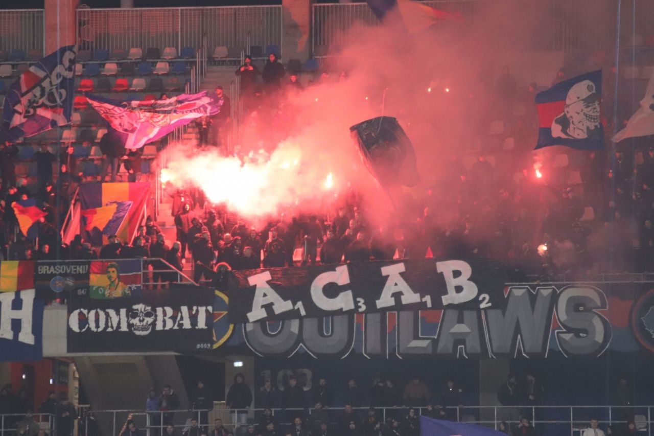 Meci ciudat în Ghencea. Galeria Stelei și adversarii au făcut schimb de steaguri_9