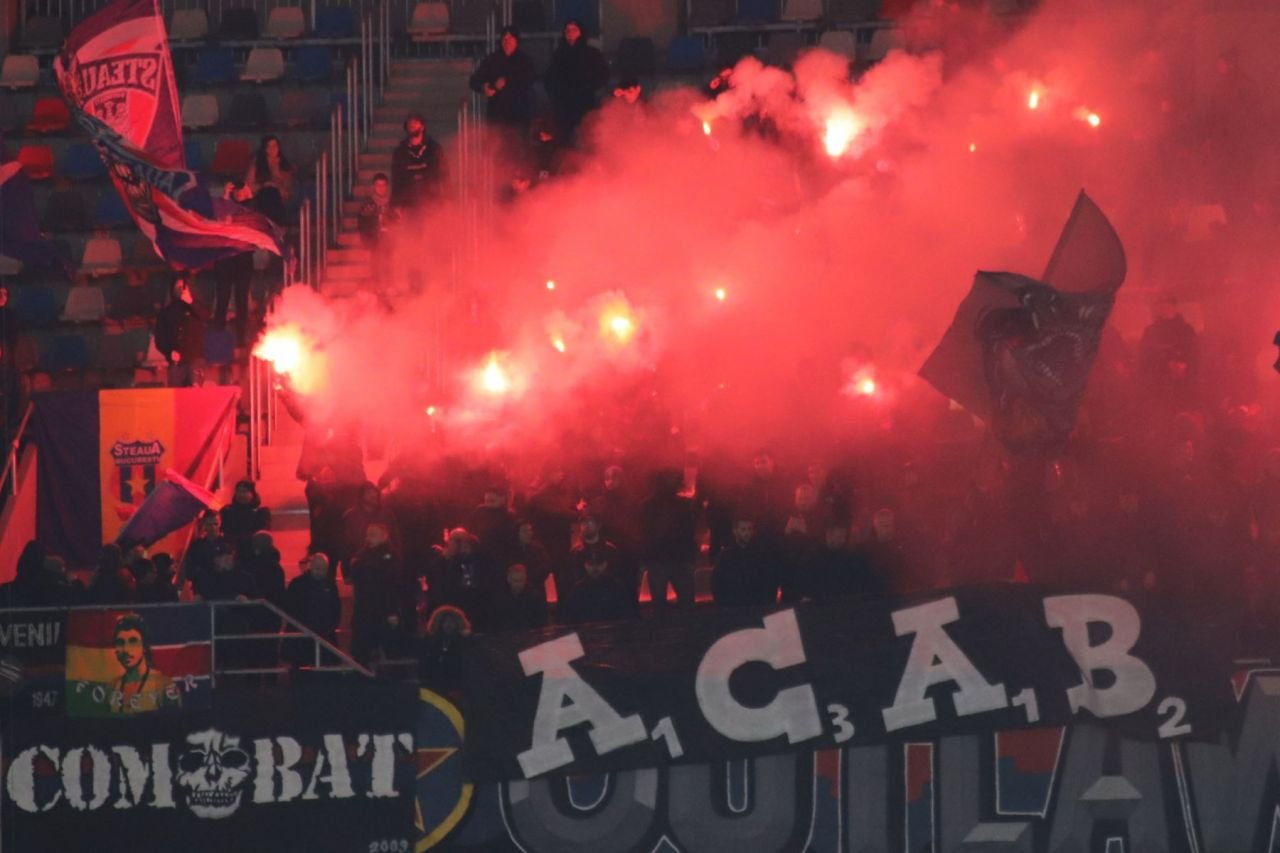 Meci ciudat în Ghencea. Galeria Stelei și adversarii au făcut schimb de steaguri_10
