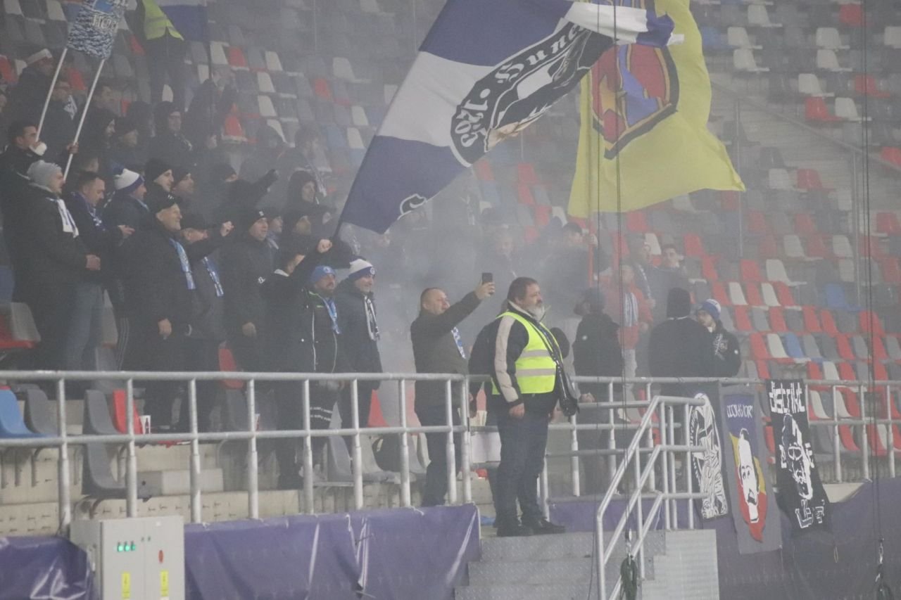 Meci ciudat în Ghencea. Galeria Stelei și adversarii au făcut schimb de steaguri_19