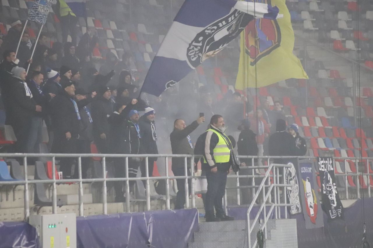 Meci ciudat în Ghencea. Galeria Stelei și adversarii au făcut schimb de steaguri_19