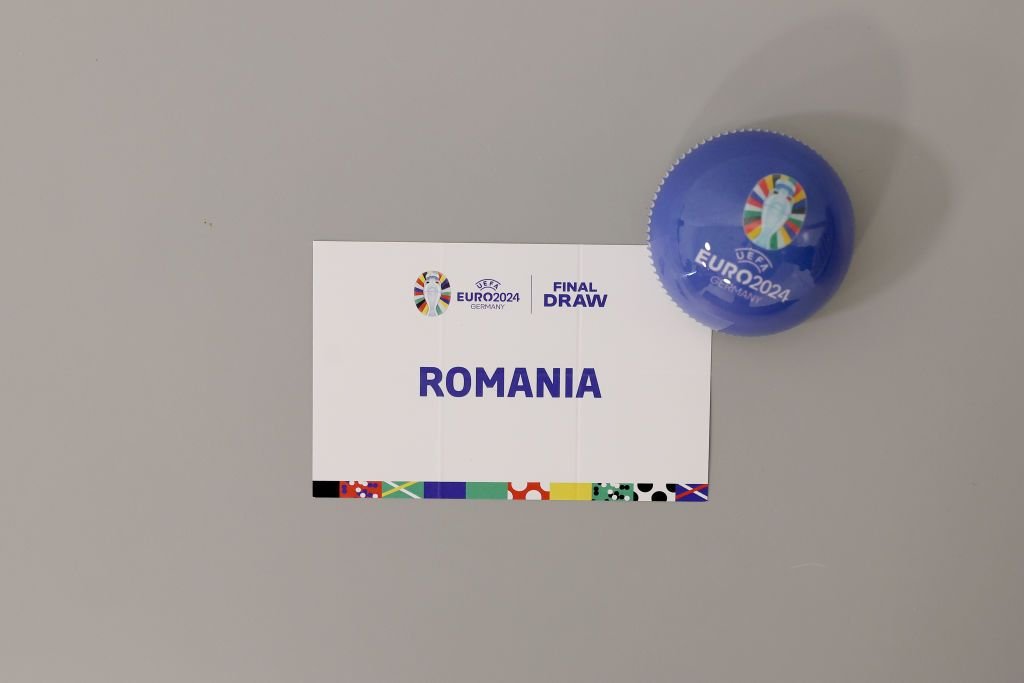 Edward Lordănescu! :) Selecționerul României, ședință foto spectaculoasă cu trofeul EURO 2024 _4