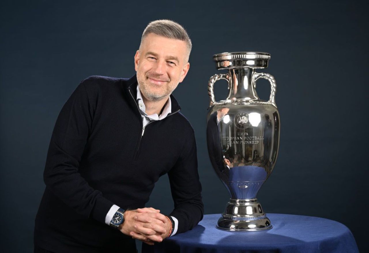 Edward Lordănescu! :) Selecționerul României, ședință foto spectaculoasă cu trofeul EURO 2024 _5