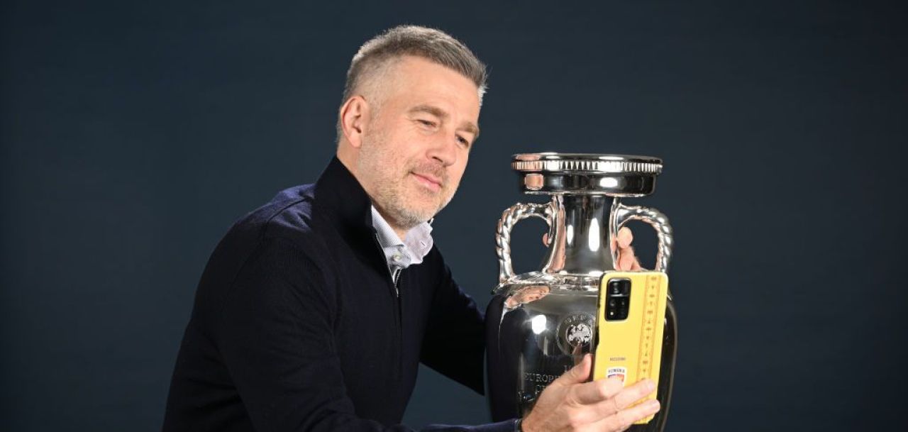 Edward Lordănescu! :) Selecționerul României, ședință foto spectaculoasă cu trofeul EURO 2024 _1
