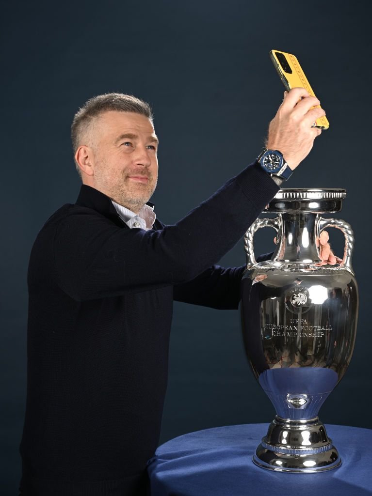 Edward Lordănescu! :) Selecționerul României, ședință foto spectaculoasă cu trofeul EURO 2024 _8