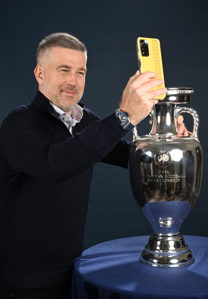 Edward Lordănescu! :) Selecționerul României, ședință foto spectaculoasă cu trofeul EURO 2024 _10