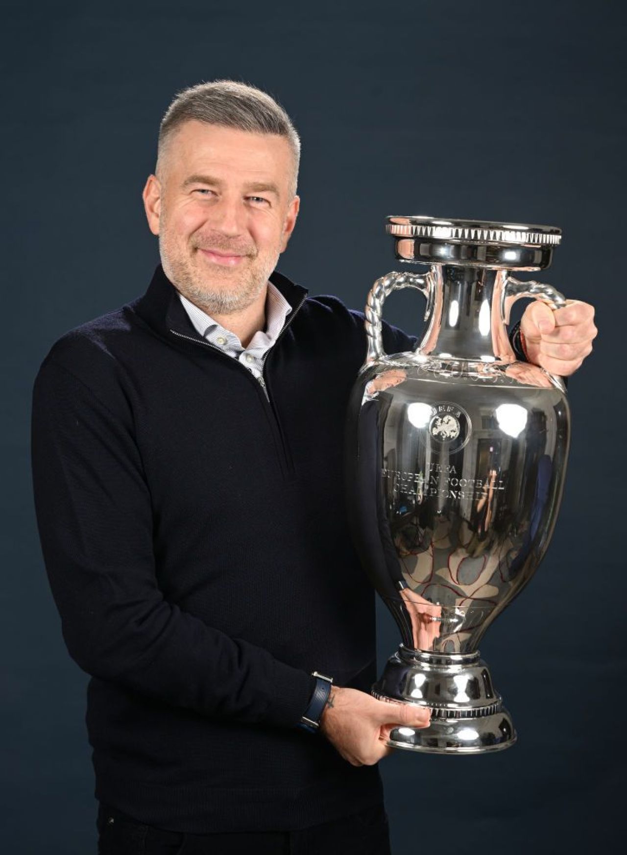 Edward Lordănescu! :) Selecționerul României, ședință foto spectaculoasă cu trofeul EURO 2024 _11