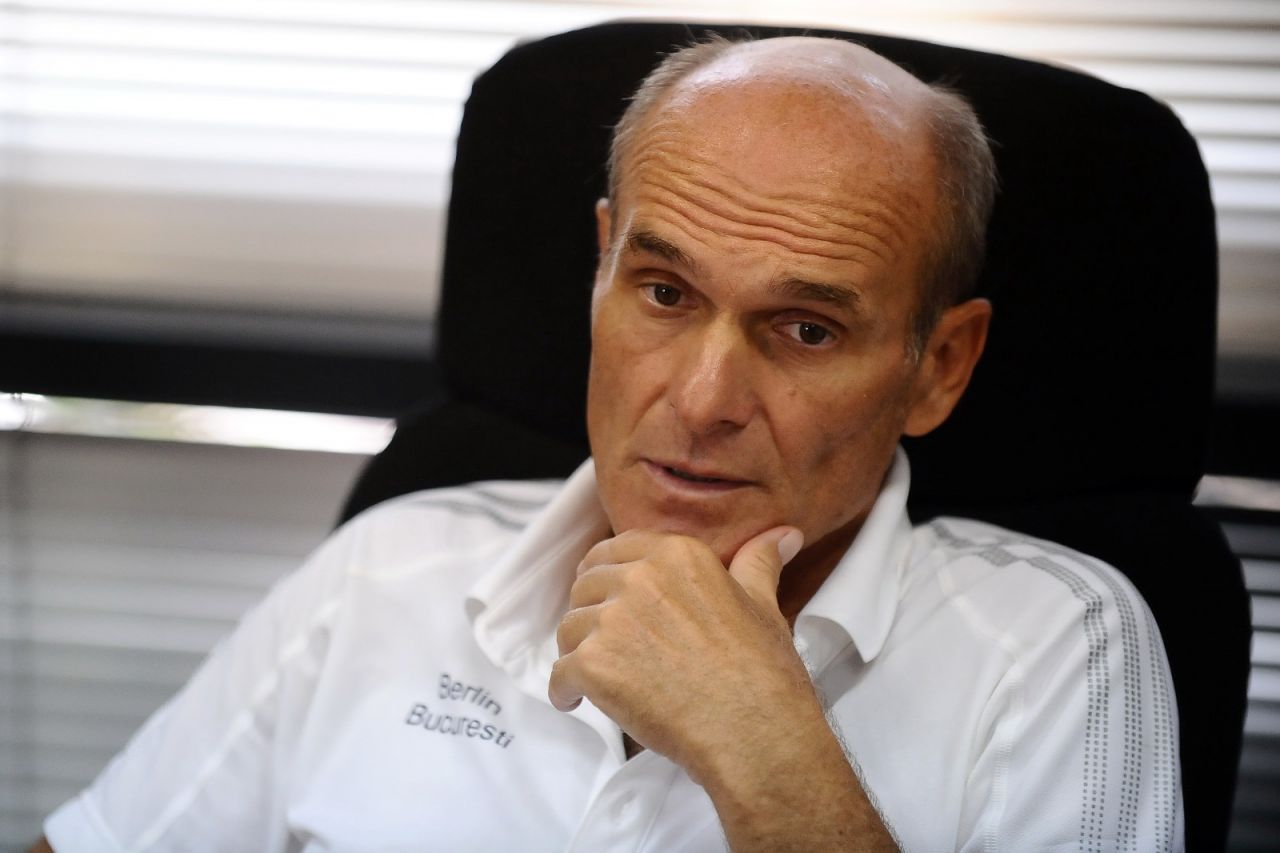 Cristian Tudor Popescu, reverență în fața unei mari sportive din România.
