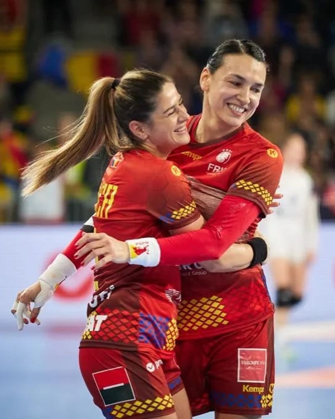 Cristian Tudor Popescu, reverență în fața unei mari sportive din România. 