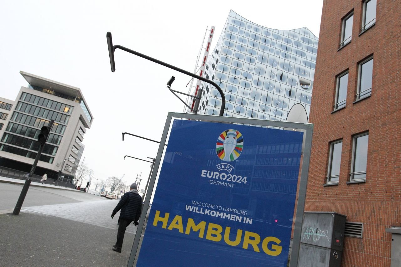 Tragere la sorți EURO 2024 | Cu Mihai Stoichiță pe extrema dreaptă. FOTO de la Hamburg cu delegația tricoloră_2