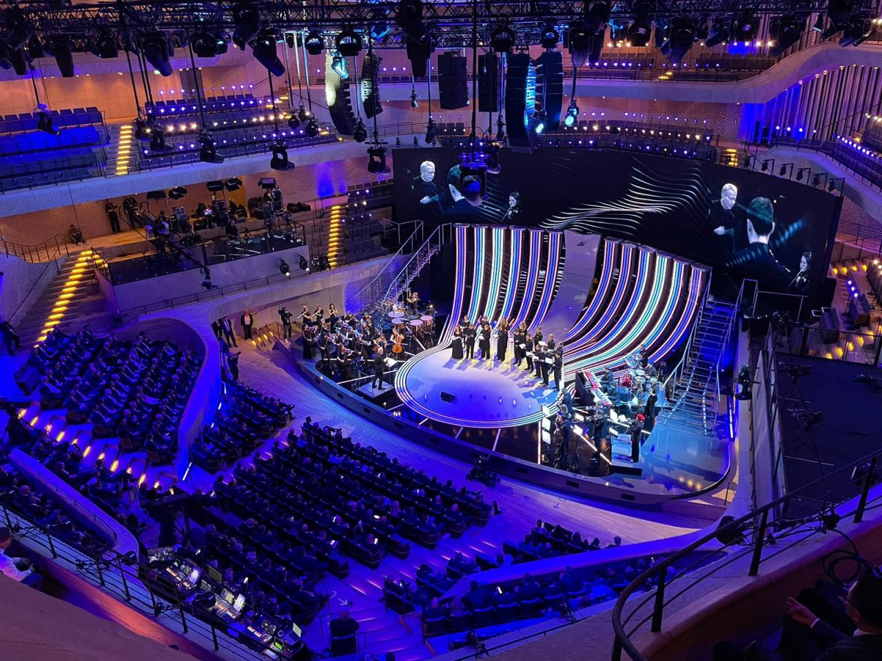 Tragere la sorți EURO 2024 | Cu Mihai Stoichiță pe extrema dreaptă. FOTO de la Hamburg cu delegația tricoloră