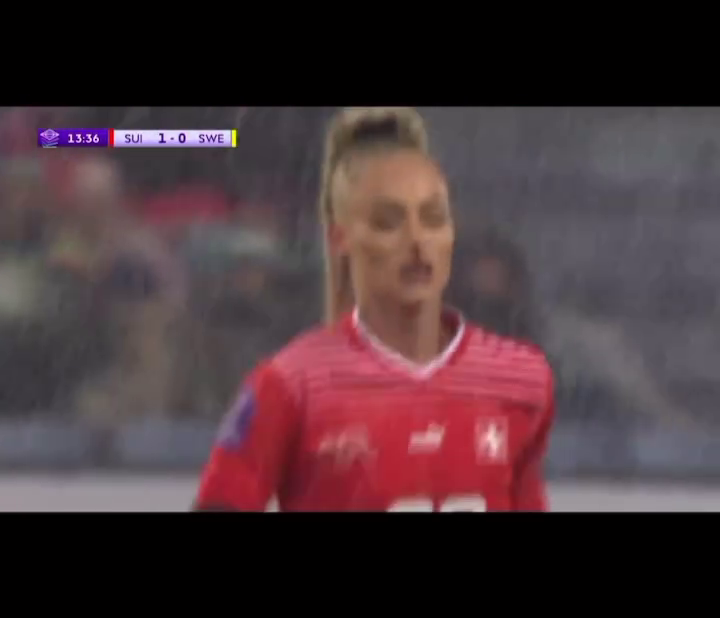 „Atât de curajoasă, puternică și sexy!” Cea mai sexy fotbalistă din lume a părăsit terenul cu nasul însângerat după ultimul meci și fanii au reacționat_3