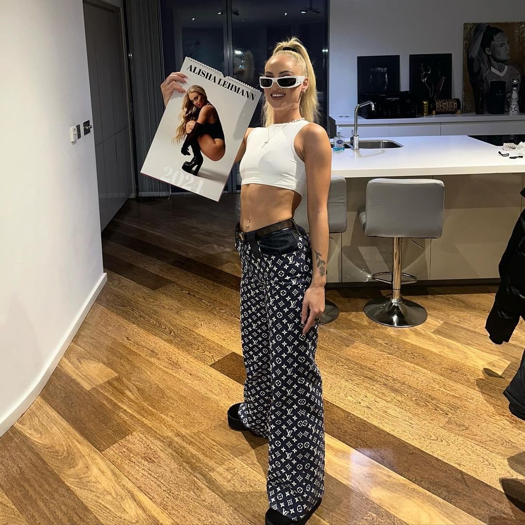 „Atât de curajoasă, puternică și sexy!” Cea mai sexy fotbalistă din lume a părăsit terenul cu nasul însângerat după ultimul meci și fanii au reacționat_11