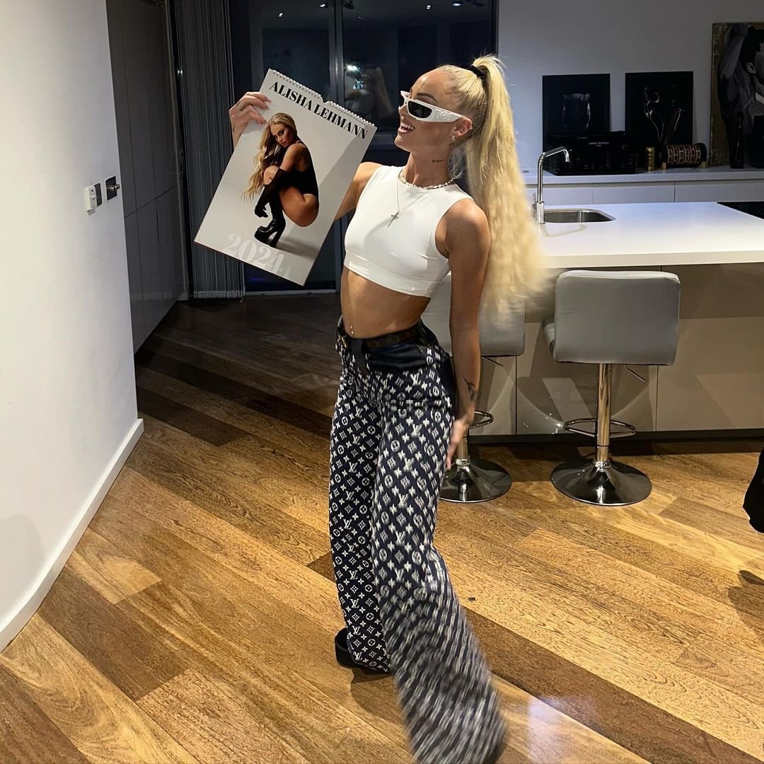 „Atât de curajoasă, puternică și sexy!” Cea mai sexy fotbalistă din lume a părăsit terenul cu nasul însângerat după ultimul meci și fanii au reacționat_13