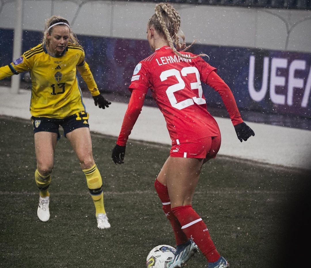 „Atât de curajoasă, puternică și sexy!” Cea mai sexy fotbalistă din lume a părăsit terenul cu nasul însângerat după ultimul meci și fanii au reacționat_15
