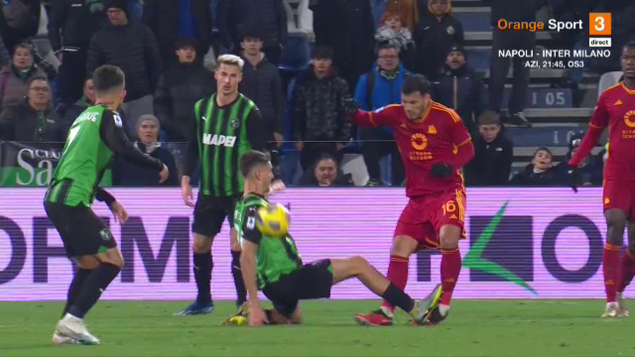Daniel Boloca a văzut cartonașul roșu! Mijlocașul, eliminat după un fault dur în meciul cu AS Roma_2