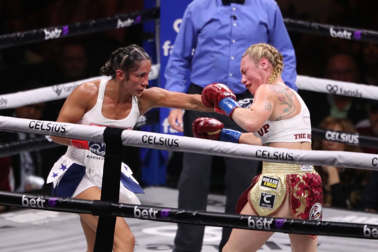 Măsura radicală luată de Amanda Serrano, pugilista-fenomen care a unificat titlurile WBA, WBC, IBF, WBO, IBO şi Ring Magazine!_14